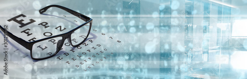 Fotografía Eye vision test with sight chart optometrist technology
