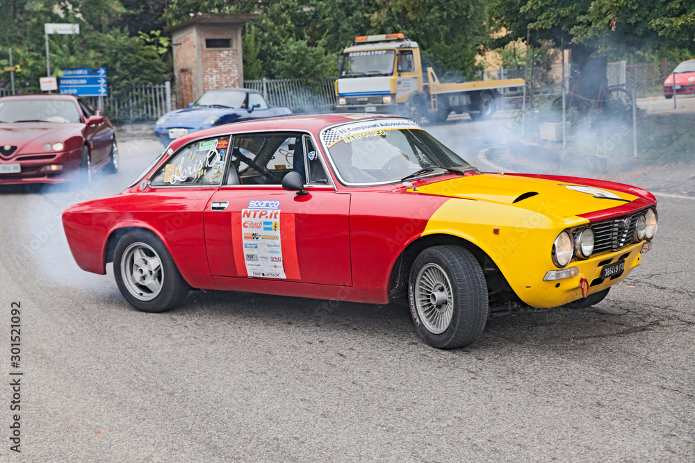 Foto de Stock vintage racing car Alfa romeo GTV 2000 of the seventies ...