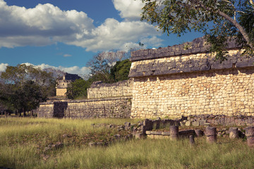 Wall Mural - Mexico, Chichen Itzá, Yucatán. Ruins of ancient observatory