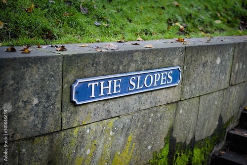 Fotomural Buxton UK road sign The Slopes