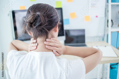 Cuadros en Lienzo LWTWL0013449 Business woman with neck ache