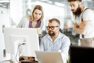 Wall Mural - senior manager having a meeting with office workers standing together near the working place in the 