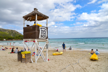 Canvas Print - Rettungsschwimmer Hochsitz am Strand auf Mallorca