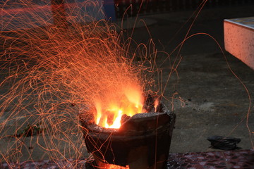  Combustible charcoal stove With beautiful lights