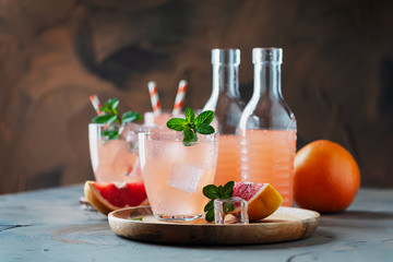 Canvas Print - Cocktail with grapefruit and mint