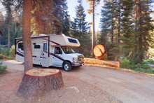Campen Mit Dem Wohnmobil Am Dorst Campground Im Sequoia National Park, CA, USA