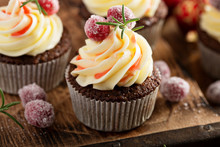 Gingerbread Cupcakes With Sugared Cranberry For Christmas