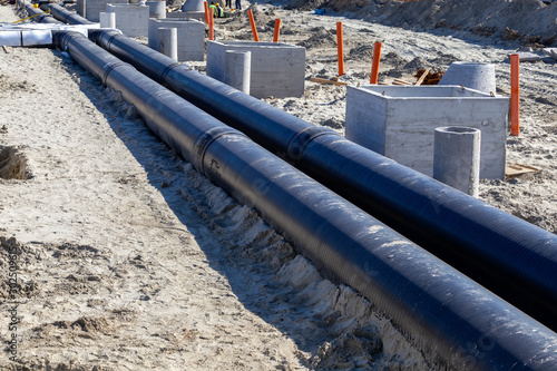 Fotografía Black insulated pipes for underground district heating