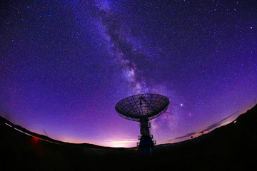 Radio telescopes and the Milky Way at night