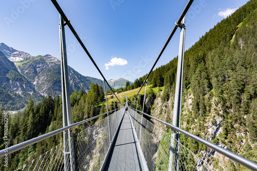 Plakaty kładka  most-wiszacy-w-holzgau-na-lechweg-w-austrii