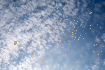 Lots of white balloons in the blue sky