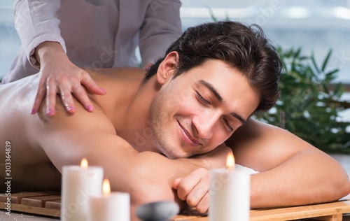 Cuadros en Lienzo Young handsome man during spa procedure