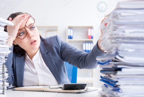 Fotografía Tired businesswoman with paperwork workload