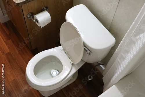 Fotomural トイレ Simple and clean white toilet