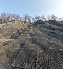 reinforcement of the shore with a metal mesh, reinforced reinforcement