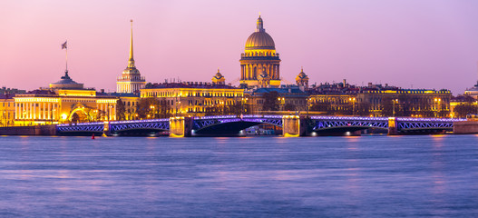 Wall Mural - Saint Petersburg, Russia. Saint Isaac Cathedral across Neva river, St. Isaac's Cathedral on the background of sunrise.