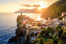 Vernazza - Village Of Cinque Terre National Park At Coast Of Italy. Beautiful Colors At Sunset. Province Of La Spezia, Liguria, In The North Of Italy - Travel Destination And Attraction In Europe.