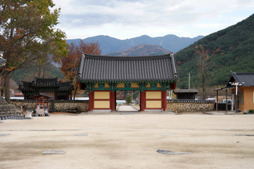 Wall Mural - Silsangsa Buddhist Temple of South Korea