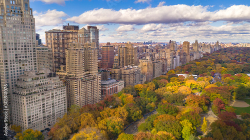 Fotomural Fall Color Autumn Season Buildings of Central Park West NYC