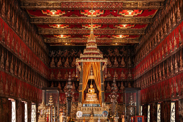 thai antique royal phra phuttha sihing buddha sculpture hall golden mural painting and ceiling bangk