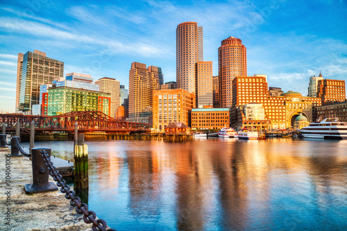 Cuadros en Lienzo Boston Skyline with Financial District and Boston Harbor at Sunrise