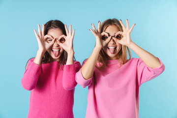 Poster - Photo of excited pretty women making fun and gesturing ok sign