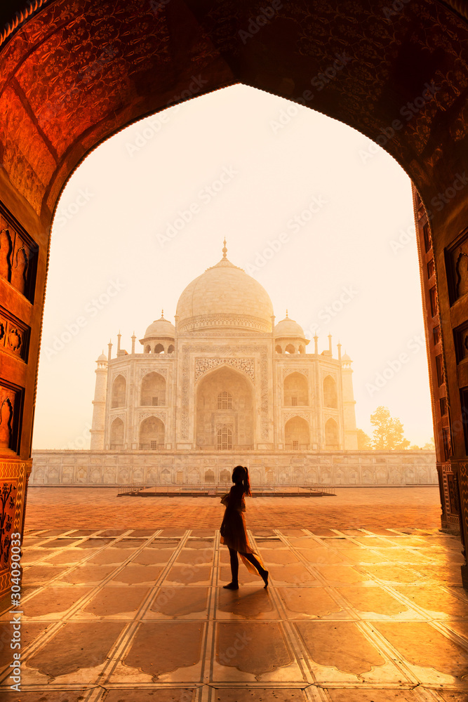 Silhouette unidentified woman tourist walking near Taj Mahal in Agra India. - obrazy, fototapety, plakaty 