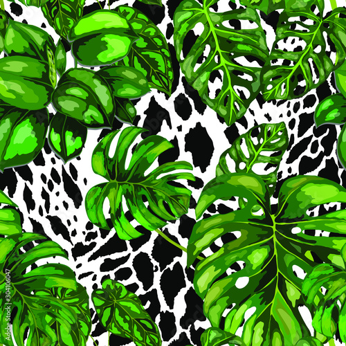 Seamless pattern with tropical leaves on cheetah spots. Beautiful allover pri...