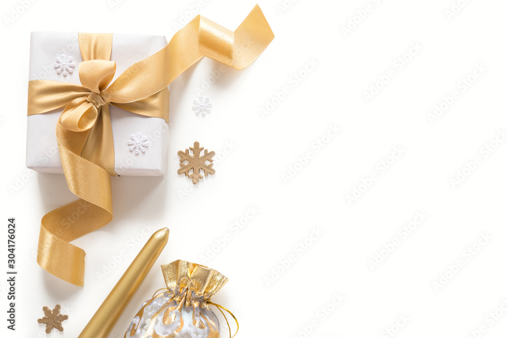 Christmas decorations in gold colors on white background - obrazy, fototapety, plakaty 