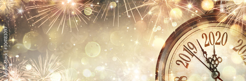 Fotografía New Year 2020 - Midnight With Clock And Fireworks