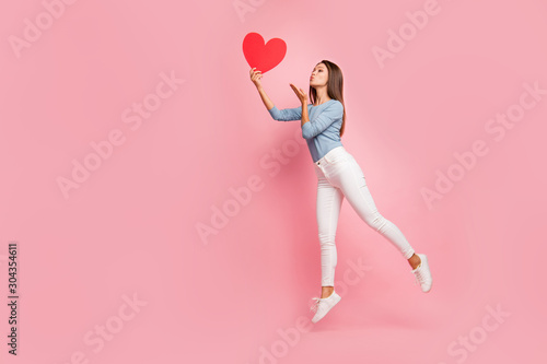 Photographie Full length body size side brown haired profile photo of cheerful positive cute
