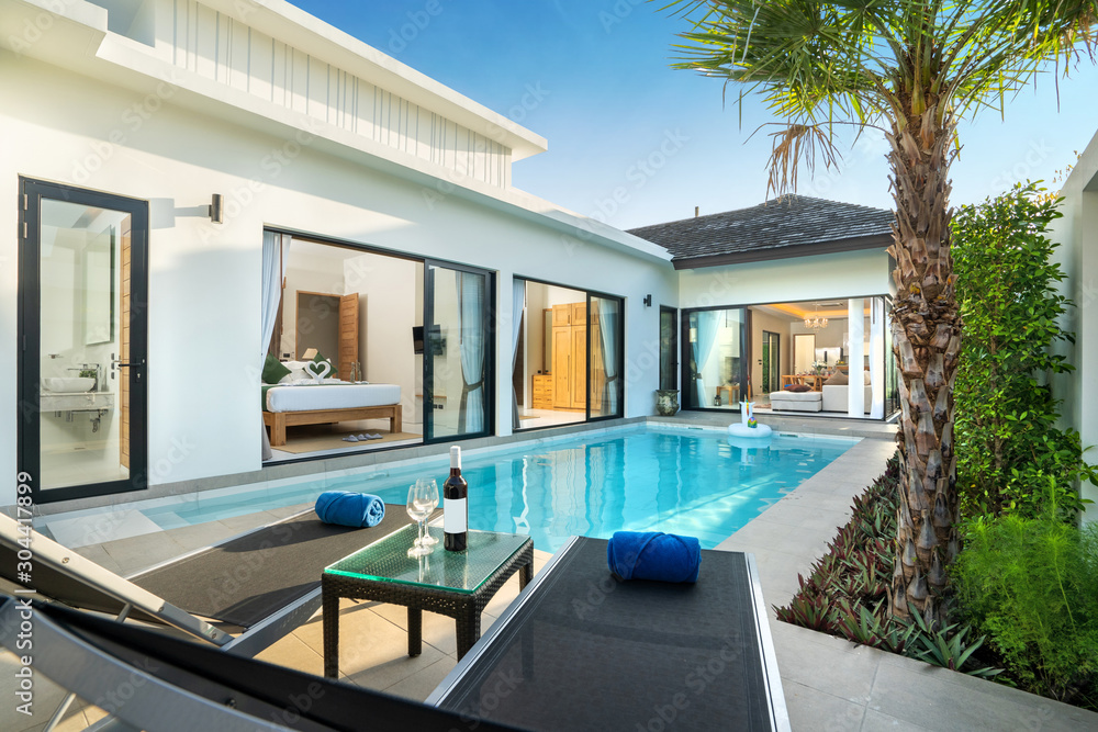 Swiming pool in luxury pool villa - obrazy, fototapety, plakaty 