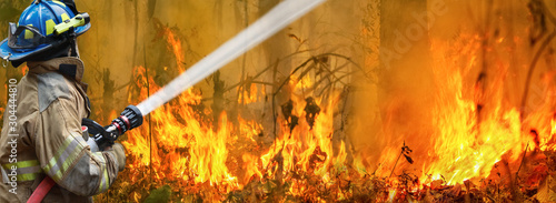 Fotografía Australia bushfires, The fire is fueled by wind and heat.