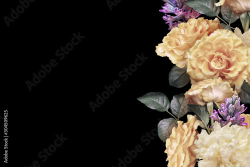 Obrazy Piwonie  pastelowe-zolte-roze-fioletowy-hiacynt-biala-piwonia-na-bialym-na-czarnym-tle-granica-kwiatowy