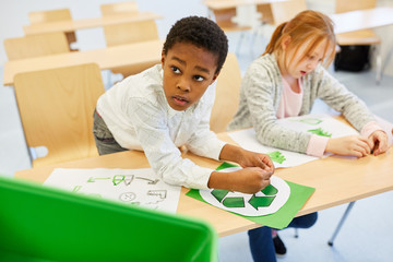 primary school children learn about recycling