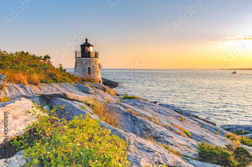 Fotomural Castle Hill Lighthouse, Newport Rhode Island beautiful scenic New England landsc