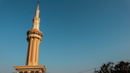 Wall Mural - Mosque with beautiful shapes with blue sky