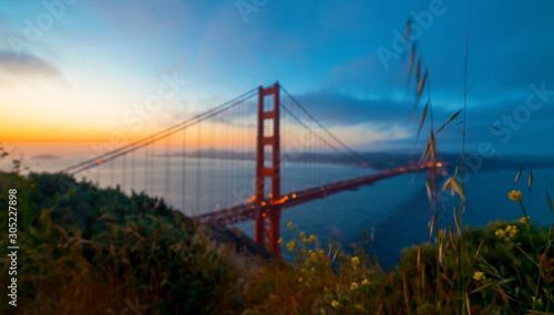 Fotomural San Francisco's Golden Gate Bridge at sunrise from Marin County