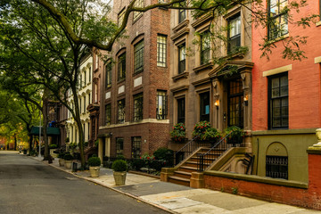 Wall Mural - Brownstone facades & row houses at sunset in an iconic neighborhood of Brooklyn Heights in New York City