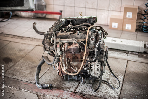 Fotografía Car engine repair in service workshop, removed engine from car