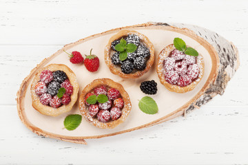 Canvas Print - Set of cakes with berries