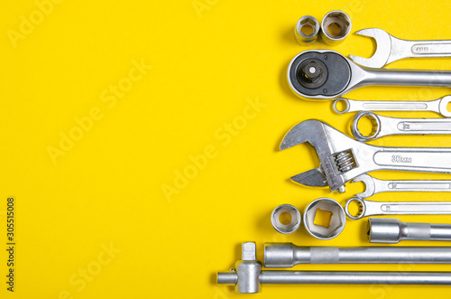 Fotografía tools socket wrench, adjustable wrench for car on blue background, top view
