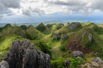 Canvas Print - Beautiful scenery of Osmena Peak in the Philippines under the cloudy sky