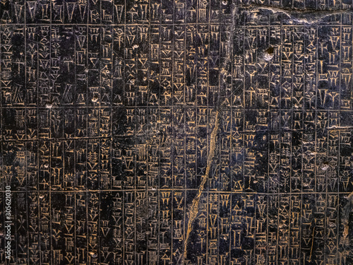 Fotomural Ancient sumerian stone carving with cuneiform scripting