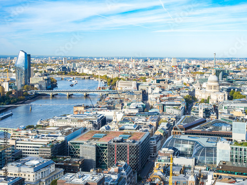 イギリス テムズ川とロンドン中心部の町並み Stock Photo Adobe Stock イギリス テムズ川とロンドン中心部の町並み Stock Photo Adobe Stock