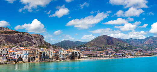 Canvas Print - Sandy beach in Cefalu in Sicily