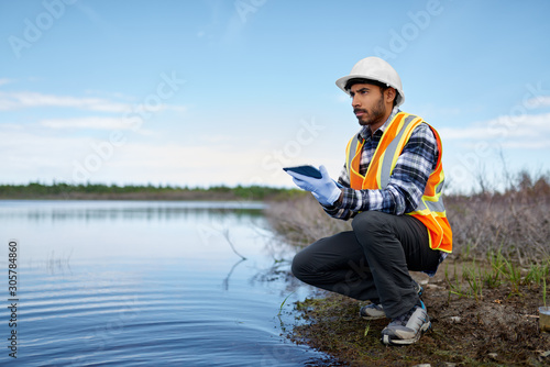 Fotografía Marine biologist analysing water test results on a tablet in Can
