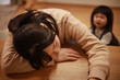 © yamasan - 育児に疲れ居眠りする母親