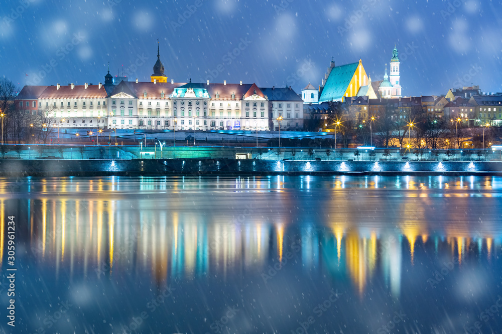 Old Town with reflection in the Vistula River during snowy evening blue hour, Warsaw, Poland. - obrazy, fototapety, plakaty 