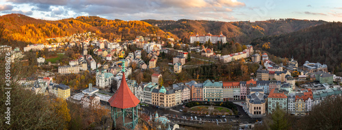 Fotomural View to Karlovy Vary city from above at sunset